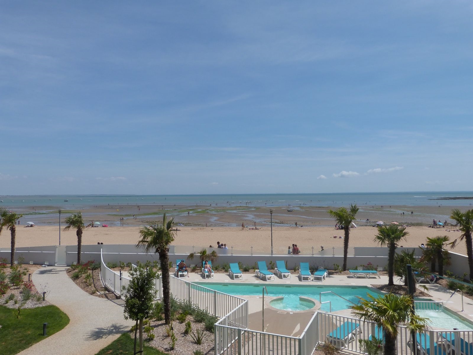 Appartement vue mer pour 2 à 6 pers, au  2e étage avec balcon, 2 chambres, accès direct plage, gamme LUXE